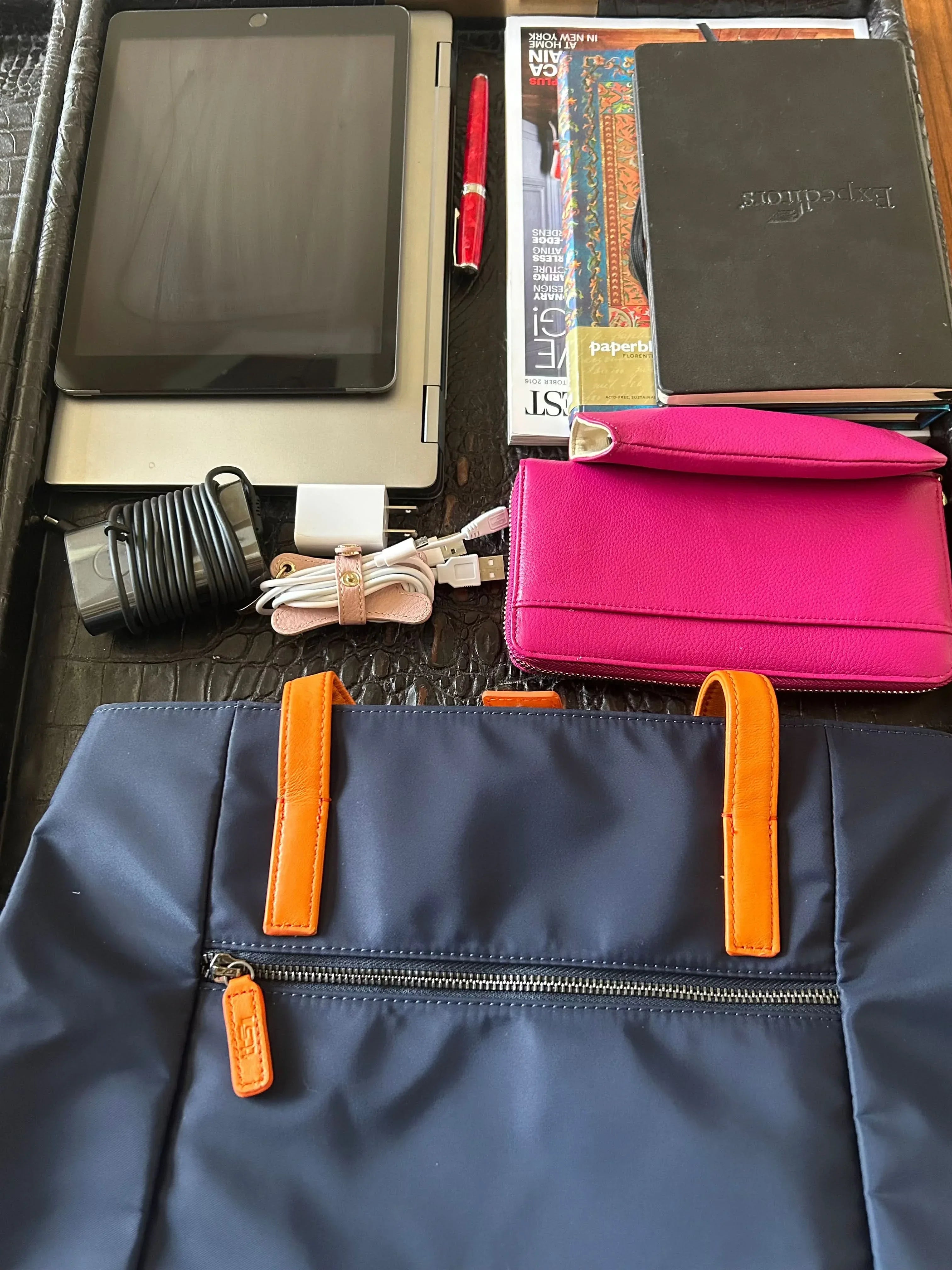 Lightweight 15″ Laptop Tote Bag for Women – Organized Work & Travel Tote